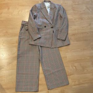 Matching H&M women’s suit